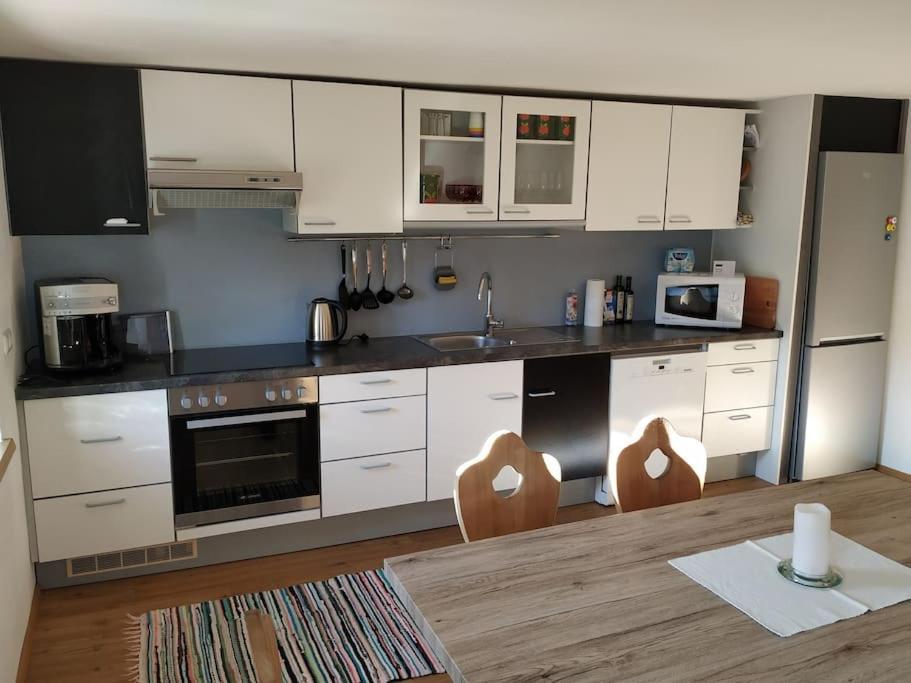 Upcycling Appartement Fischl - Nachhaltig Und Kreativ Wohnen Fuer Gross Und Klein Jenbach Exterior photo
