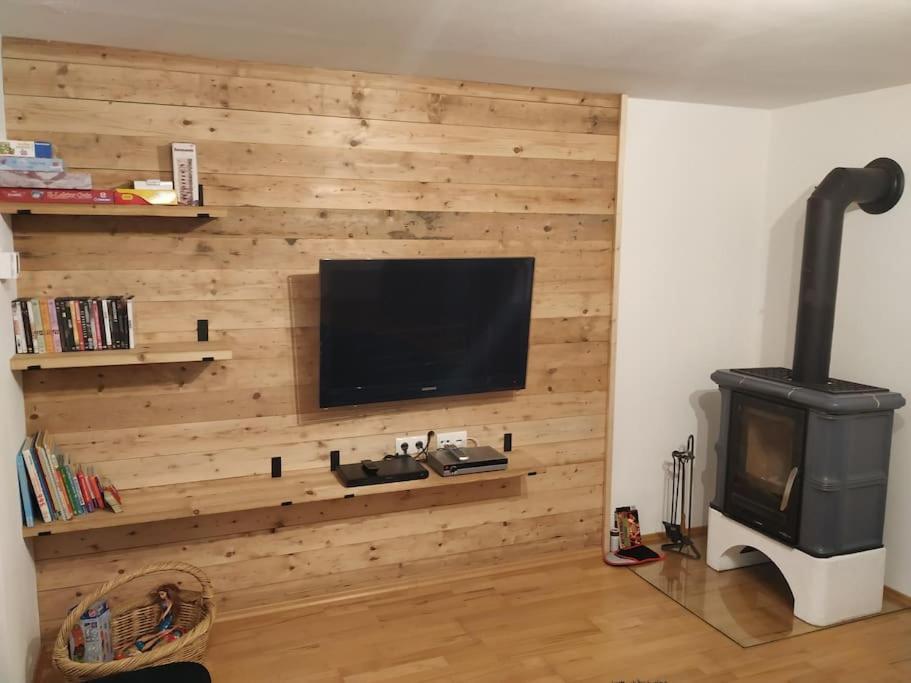 Upcycling Appartement Fischl - Nachhaltig Und Kreativ Wohnen Fuer Gross Und Klein Jenbach Exterior photo