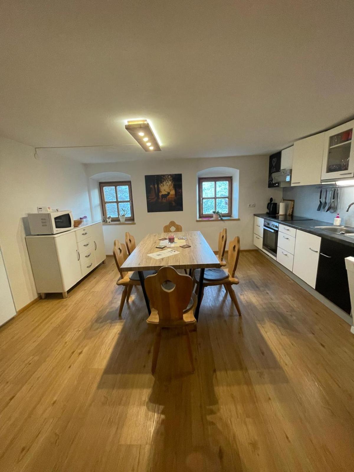 Upcycling Appartement Fischl - Nachhaltig Und Kreativ Wohnen Fuer Gross Und Klein Jenbach Exterior photo